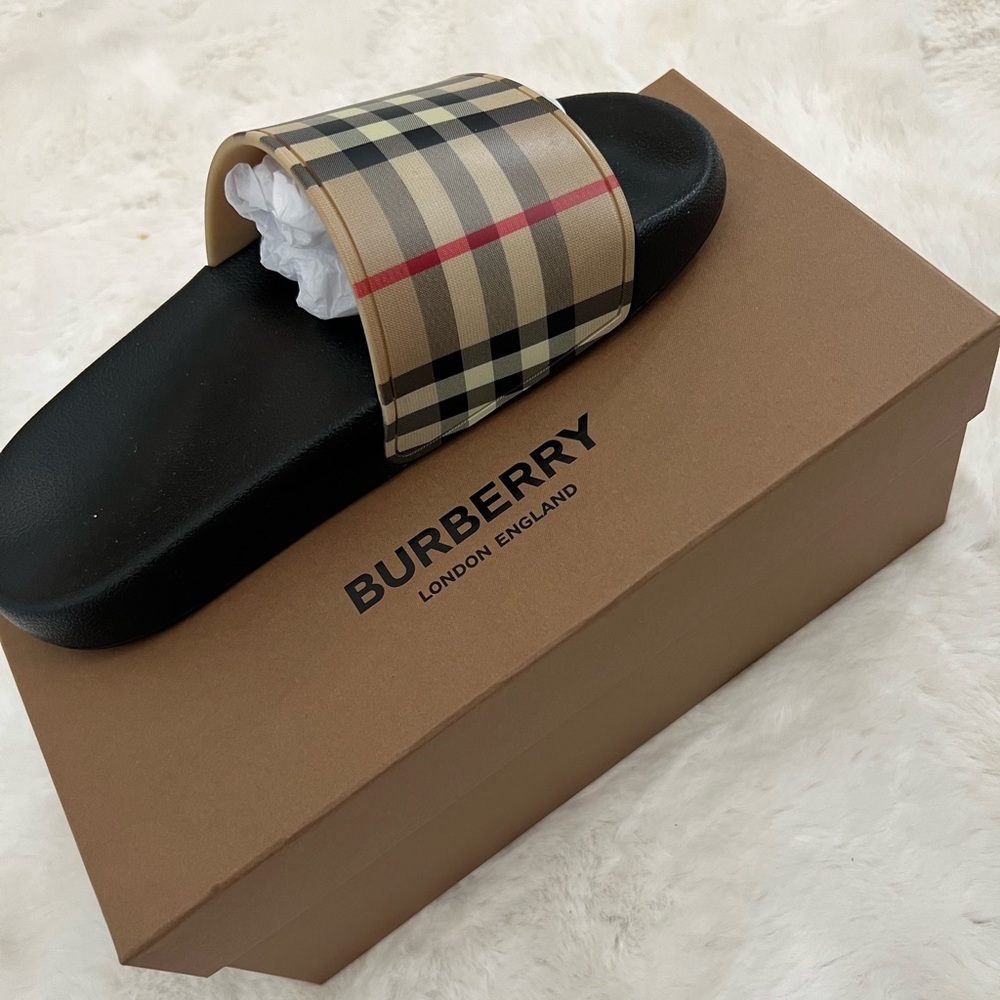 Burberry Vintage slides
